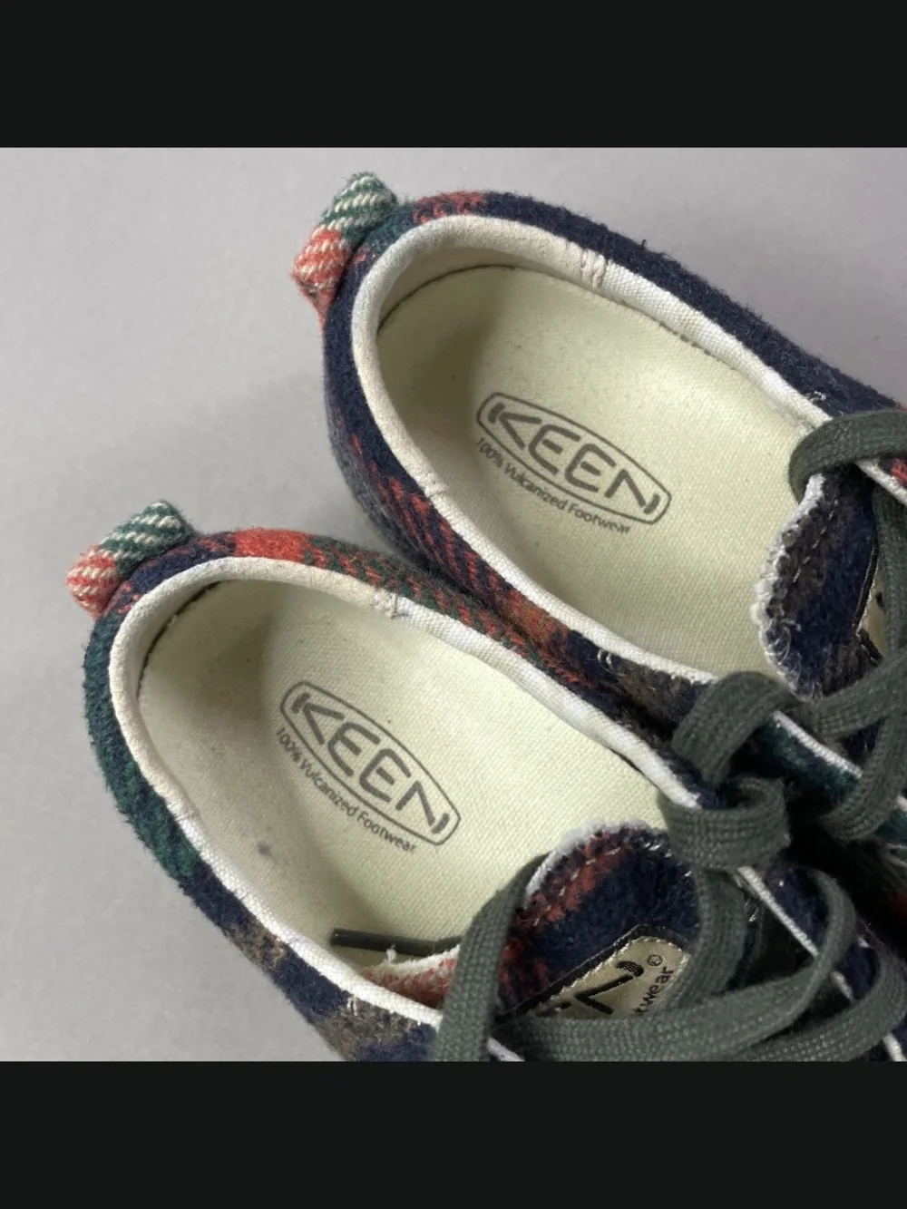 Keen Shoes Womens 5 green plaid flannel sneakers outdoor hiking camping gorp